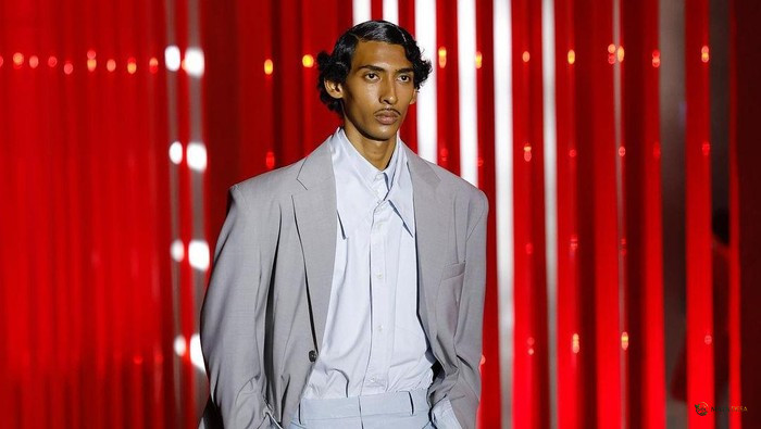 Dari Lapangan Basket DBL ke Runway Jacquemus: Viknes Waren Mahaputra Sukses Gebrak Fashion Internasional