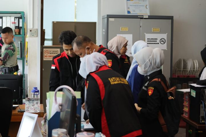 Kejari Bekasi Sita 3 Koper Hitam dan 2 Boks Dokumen di Disdagperin serta Pasar Bantargebang