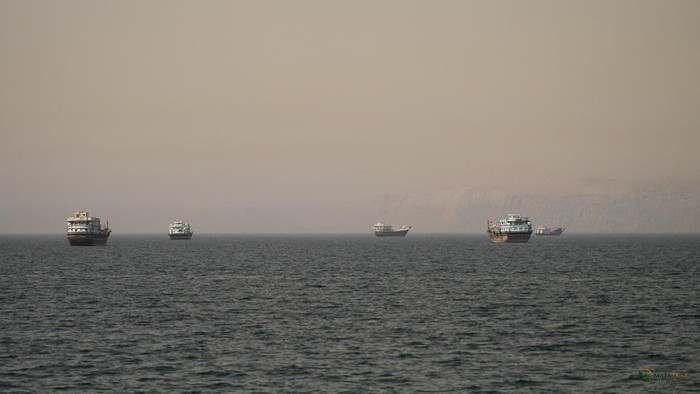 AS Serang Selat Hormuz Usai Iran Lancarkan Rudal ke Kapal Komersial