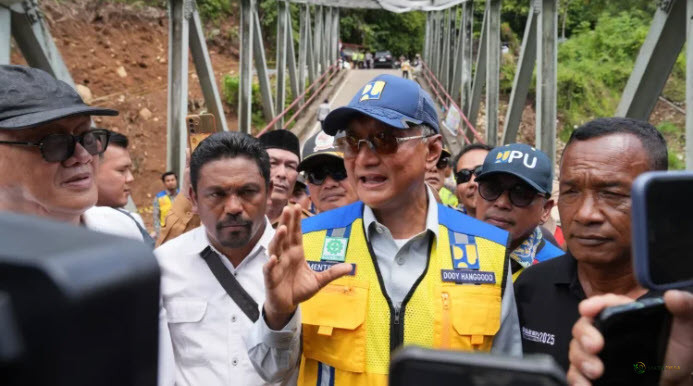 Gotong Royong Warga Bener Meriah Diapresiasi, Menteri PU Pastikan Bangun Jembatan Permanen Senilai Rp700 Miliar