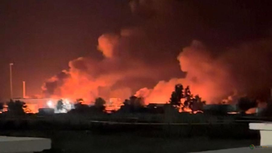 Eskalasi Memanas: Iran Serang Pangkalan AS di Teluk dan Kembali Tutup Selat Hormuz