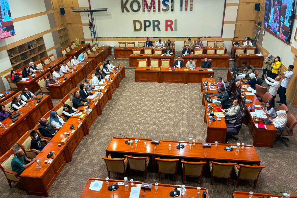 Ibu Santri Menangis di DPR: Anaknya Disiksa, Ditelanjangi, dan Dibakar Hidup-hidup di Ponpes Lombok