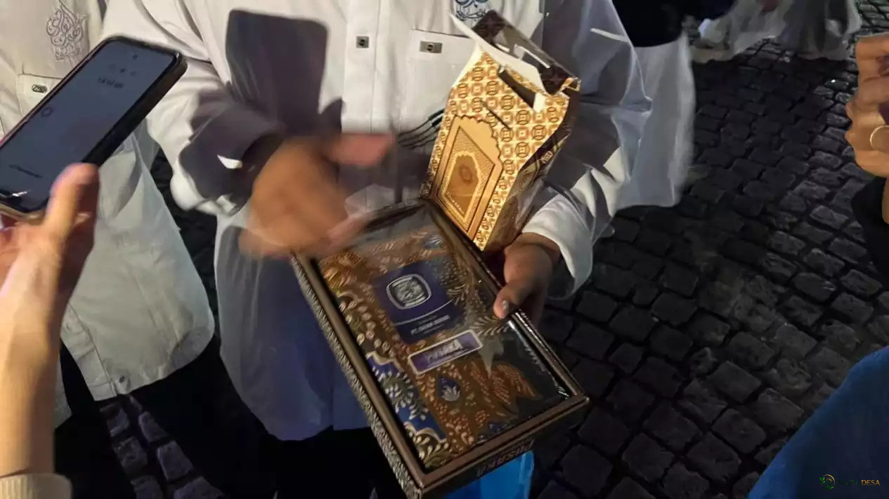 100 Ribu Peserta Zikir dan Doa Kebangsaan di Monas Terima Souvenir Sebelum Pulang