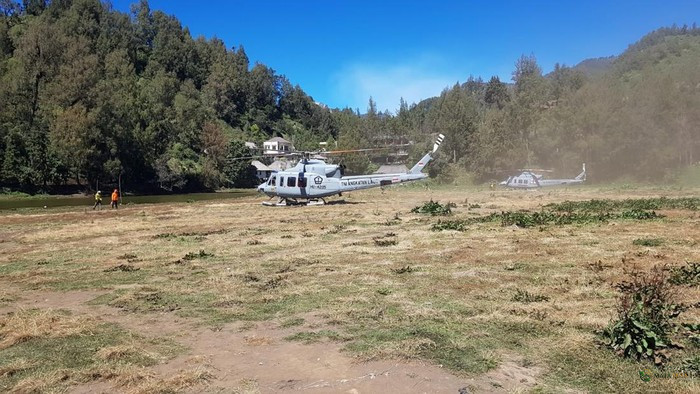Dua Helikopter Dikerahkan untuk Water Bombing, Karhutla Kaldera Bromo Hanguskan 120 Hektare Lahan