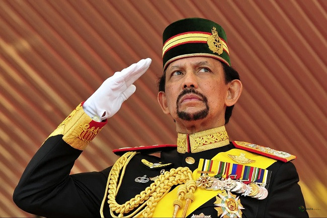 Sultan Brunei Cabut Gelar Kerajaan Menantunya, Rumor Perceraian pun Merebak