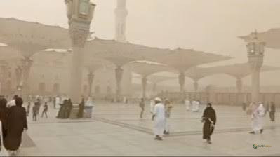 Badai Pasir Terjang Masjid Nabawi, Debu Pekat Bikin Jarak Pandang Menurun Drastis