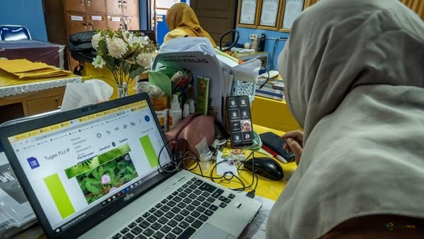 Pemprov DKI Terapkan PJJ untuk Seluruh Sekolah Mulai 7 September Imbas Abu Vulkanik Anak Krakatau