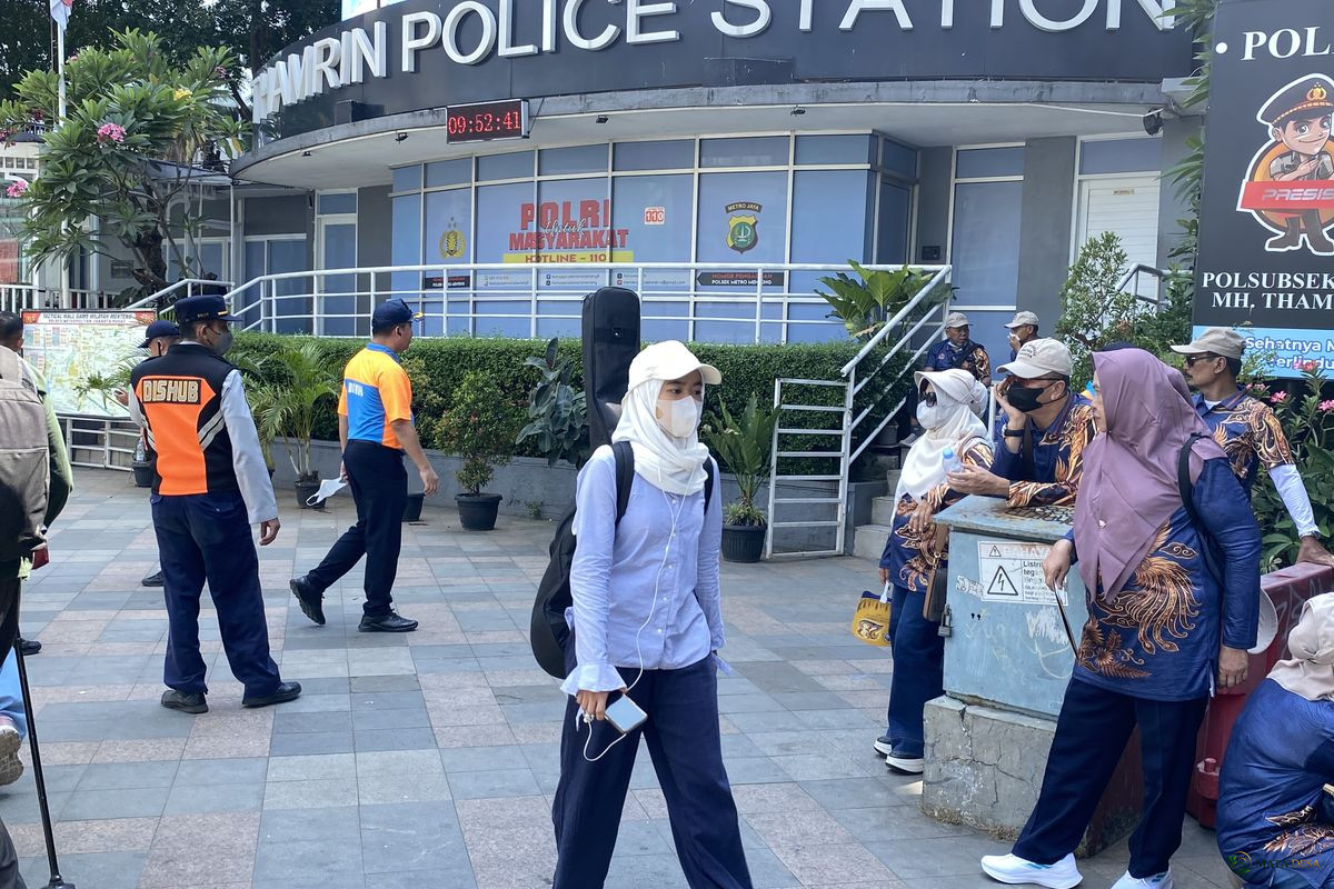 Abu Vulkanik Anak Krakatau Menyebar, Warga Diimbau Pakai Masker N95