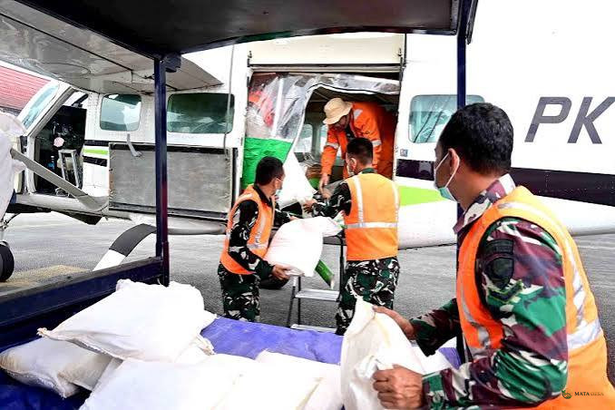TNI Dukung Operasi Modifikasi Cuaca di Kalsel, 3 Ton NaCl Disemai untuk Tekan Karhutla