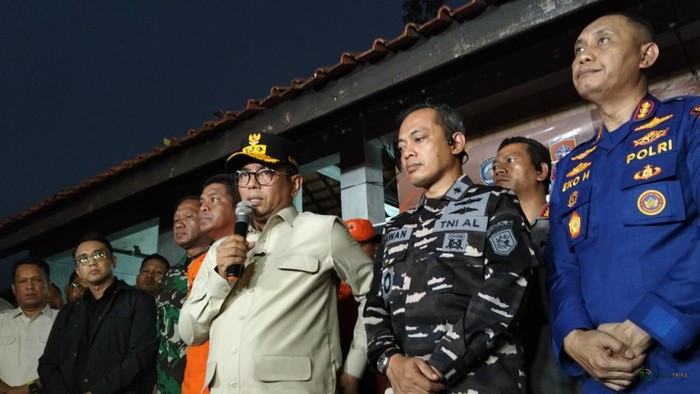 Operasi SAR 5 Jurnalis dan 3 Kru Arupadhatu 1 Dihentikan, Tangis Keluarga Pecah di Posko Carita