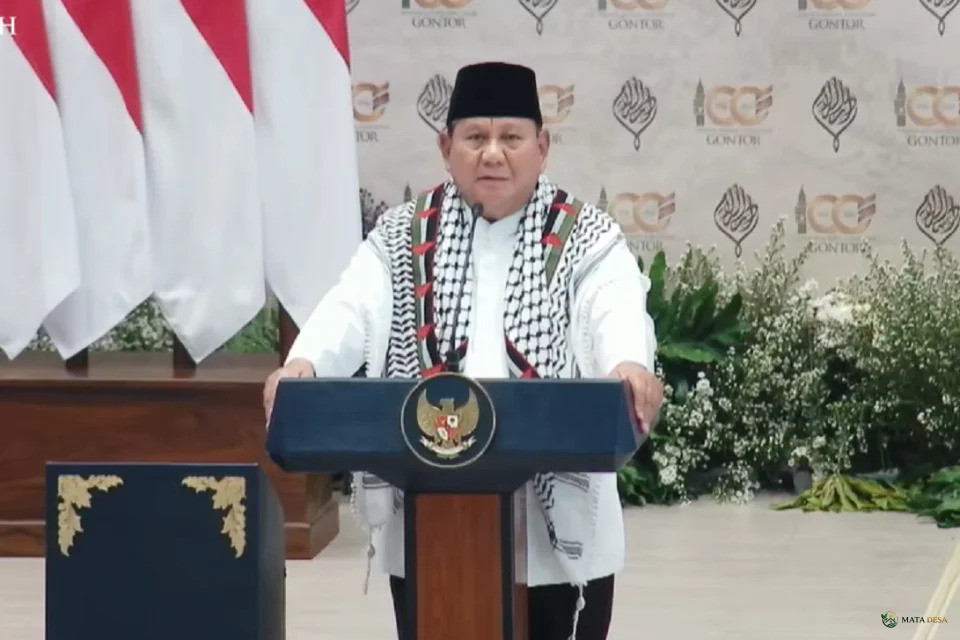 Presiden Prabowo Serukan Free Palestine di Syukuran 100 Tahun Gontor, Duta Besar Palestina Serahkan Keffiyeh