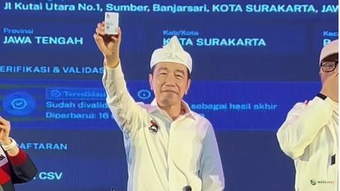 Jokowi Tunjukkan KTA PSI, Tegaskan Sudah Bergabung Sejak Oktober 2025